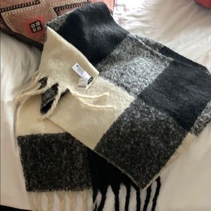 New with tags Roots scarf